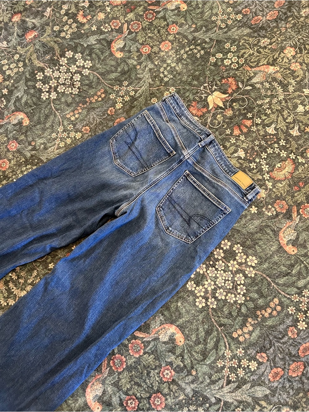 American Eagle Super High Rise Bagg Wide Leg Distressed Jeans - Picture 5 of 7